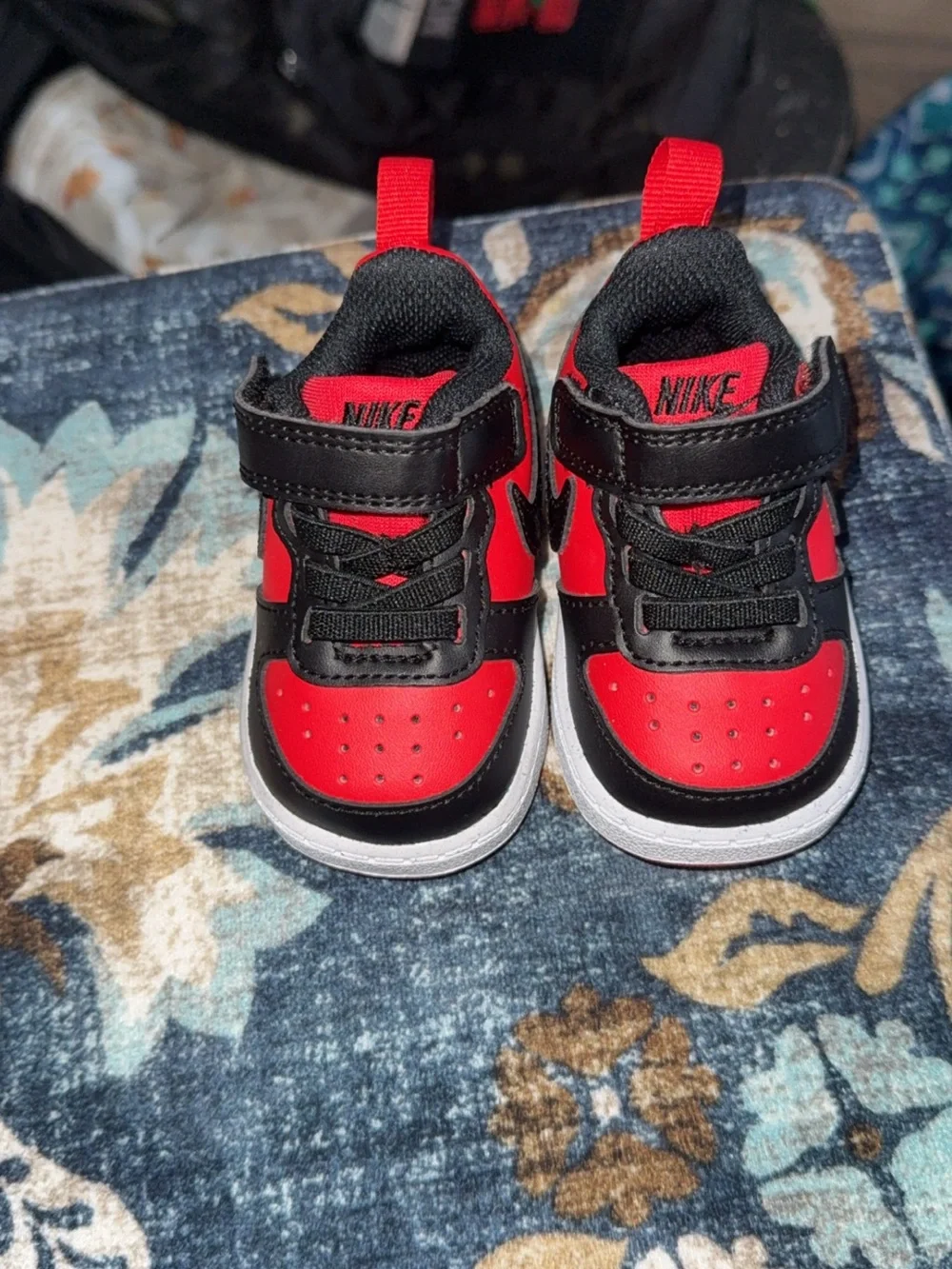 Nike Toddler Red and Black Hook-and-Loop Sneakers
